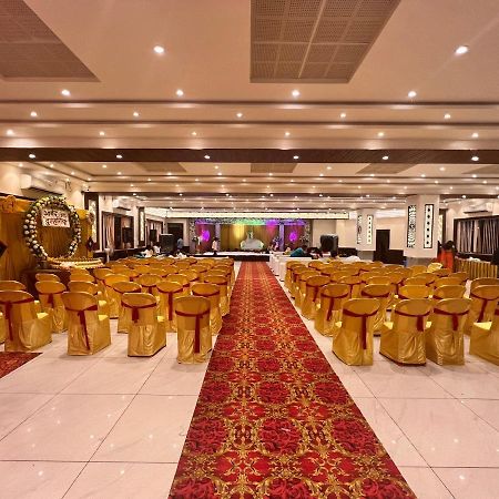 Bina-Etawa Hotel Shri Siddhivinayak מראה חיצוני תמונה