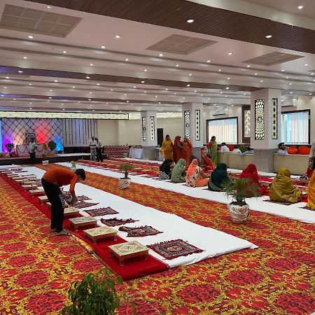 Bina-Etawa Hotel Shri Siddhivinayak מראה חיצוני תמונה