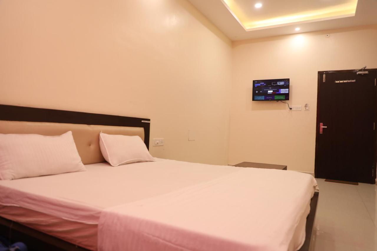 Bina-Etawa Hotel Shri Siddhivinayak מראה חיצוני תמונה