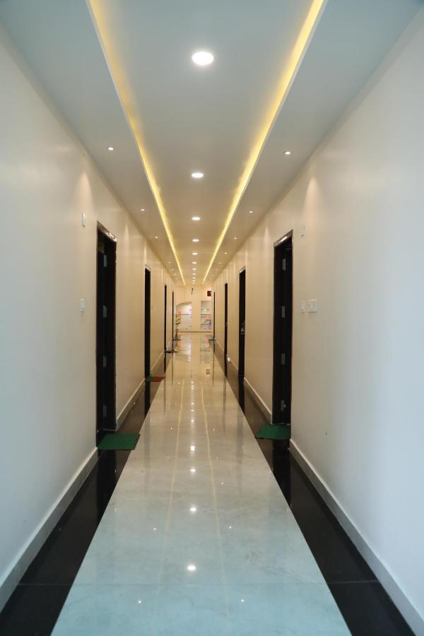 Bina-Etawa Hotel Shri Siddhivinayak מראה חיצוני תמונה
