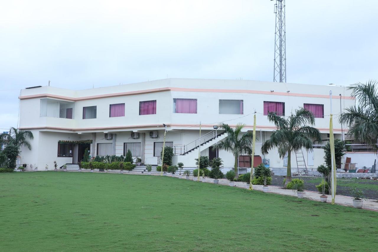Bina-Etawa Hotel Shri Siddhivinayak מראה חיצוני תמונה