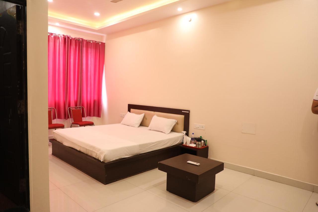 Bina-Etawa Hotel Shri Siddhivinayak מראה חיצוני תמונה