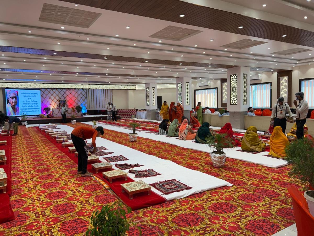 Bina-Etawa Hotel Shri Siddhivinayak מראה חיצוני תמונה